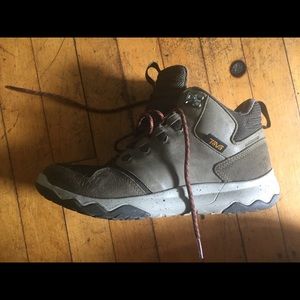 Teva Arrowood Mid waterproof